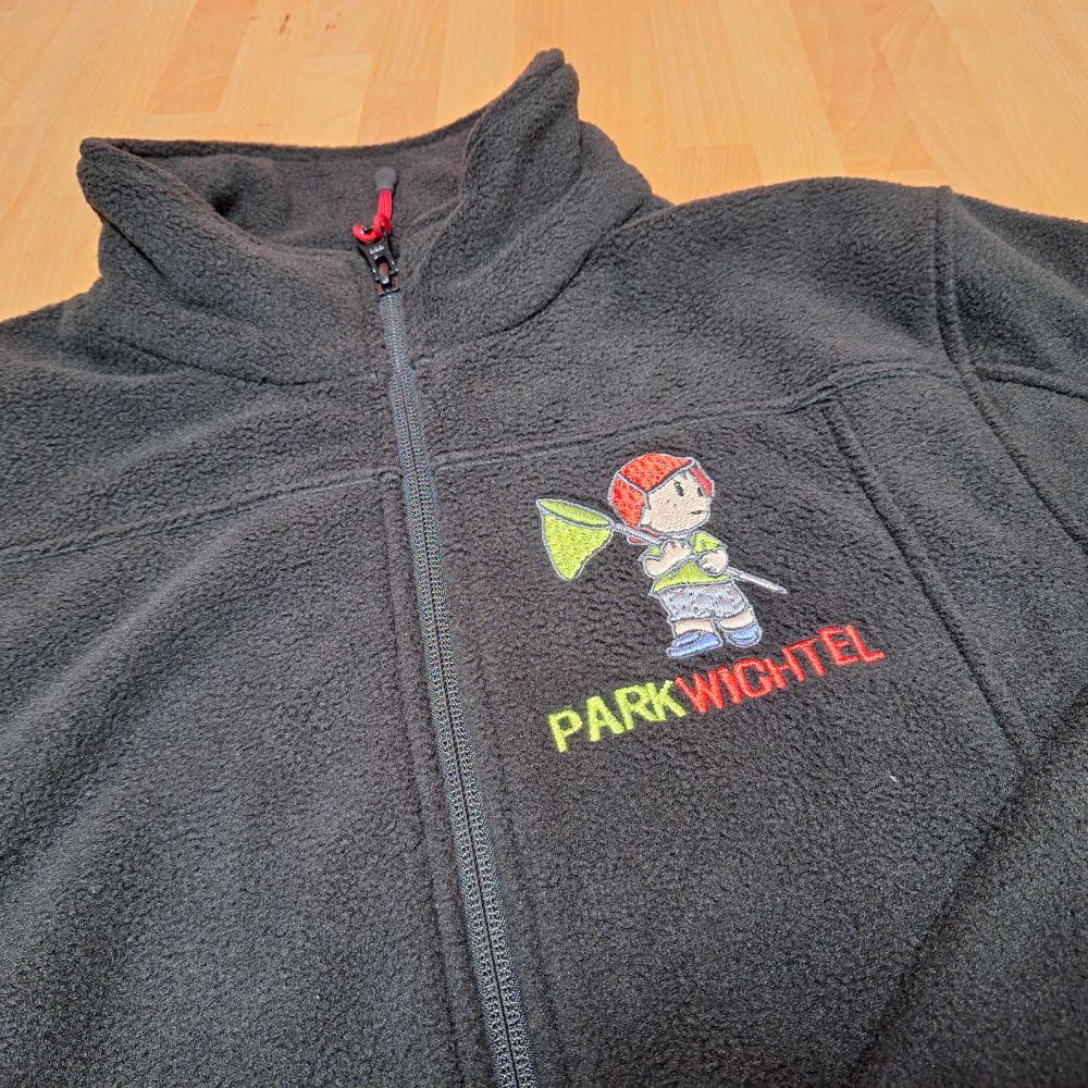 Bruststickerei auf Fleecejacken