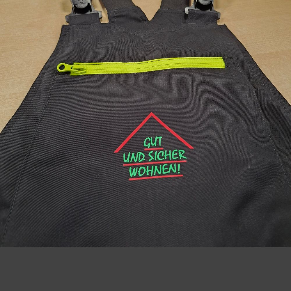 Latzhose mit Logoaufdruck