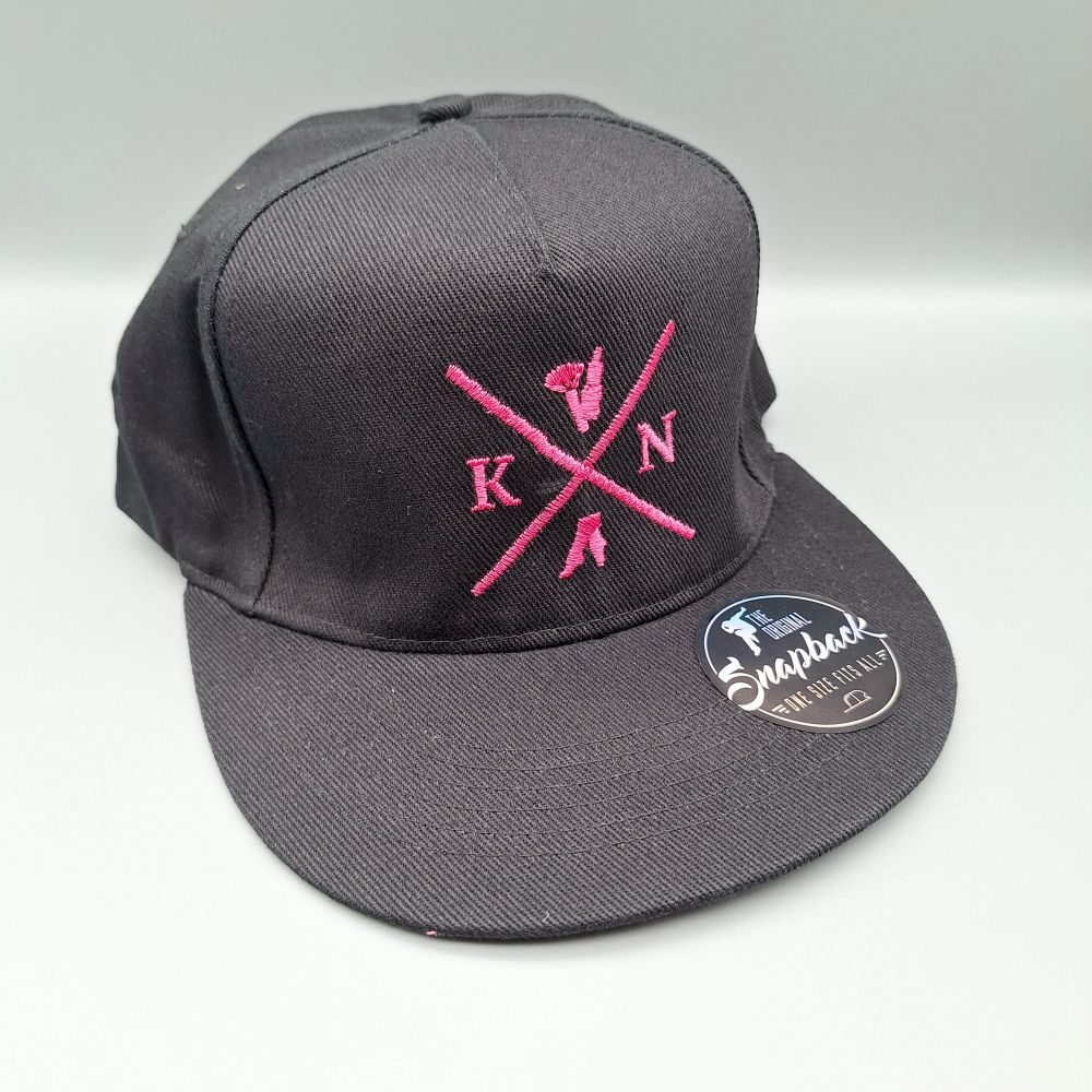 Snapback-Caps mit Logo-Stick