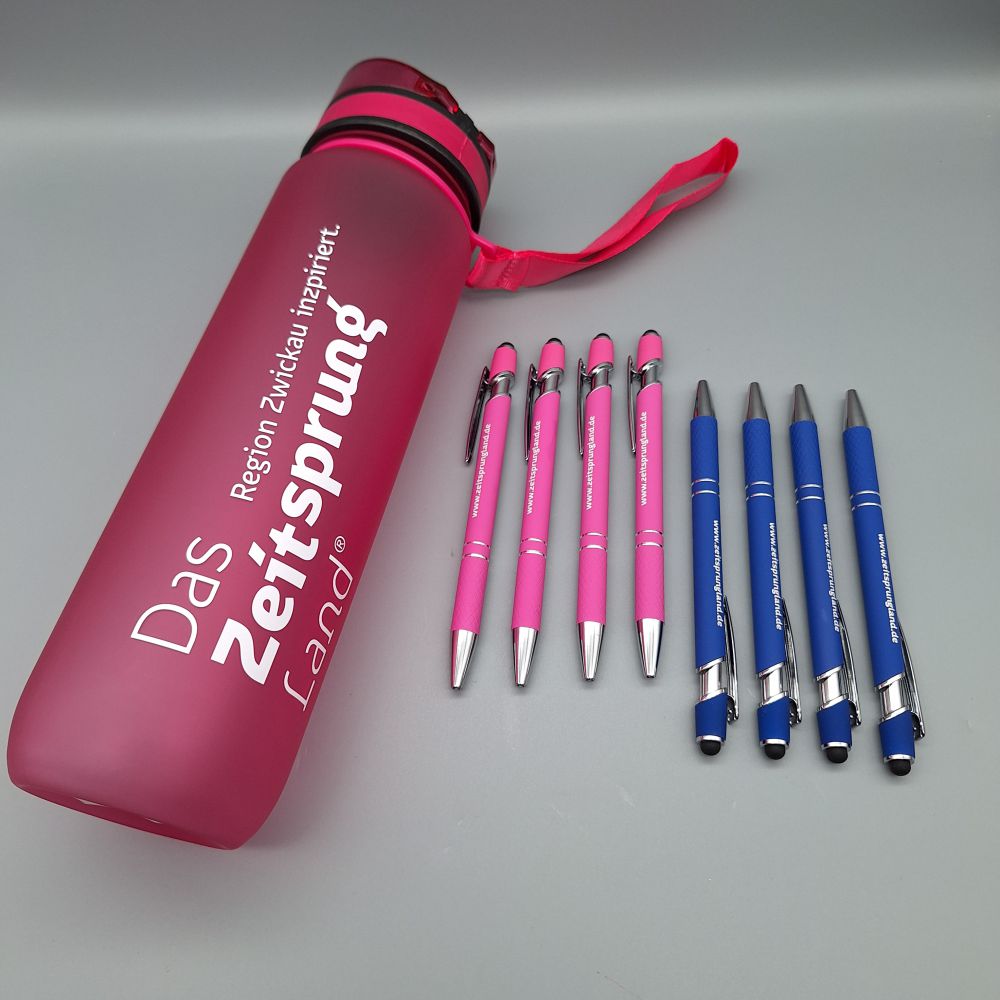 Trinkflaschen und Kugelschreiber